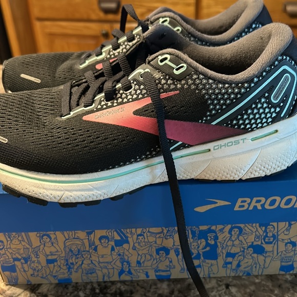 Women’s Brook Ghost 14 Cushion Shoes - Picture 6 of 9